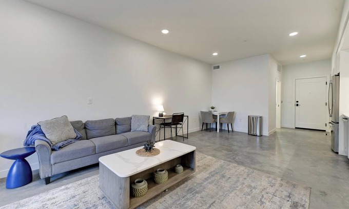 Sugar House Apartamento | Landing | Stunning Studio, Game Room, Gym