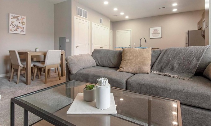 Chesterfield Apartamento | Landing at The Parq at Chesterfield - 1 Bedroom...