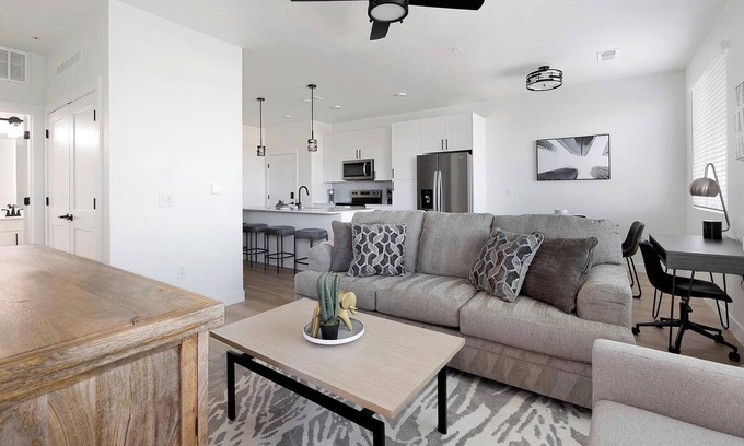 Casa Grande Apartamento | Landing | Stunning 1BD, Gym, Clubhouse