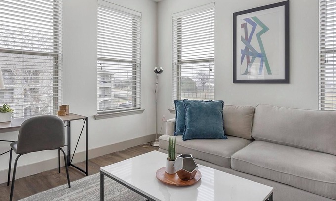 Haltom City Apartamento | Landing | Stunning 1BD, Gym, Pool