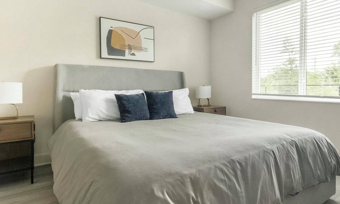 Palmetto Apartamento | Landing | Stunning 1BD, Clubhouse, Yoga Studio
