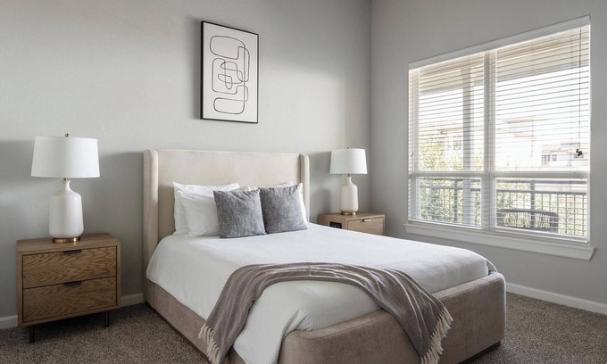 Buda Apartamento | Landing | Stunning 1BD, Clubhouse, Gym