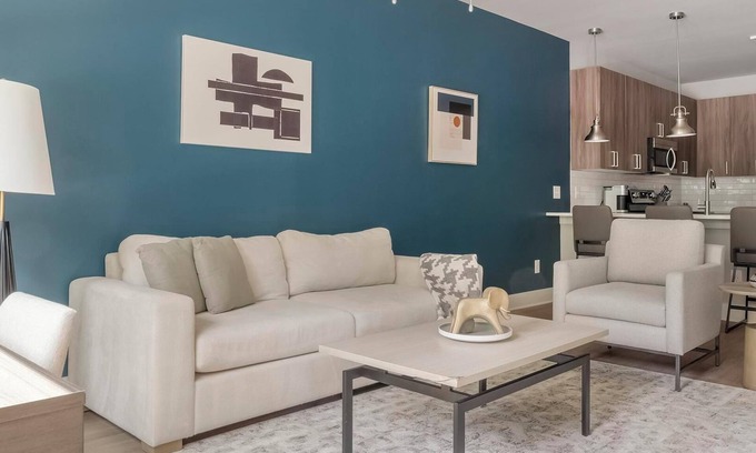 Town Center Apartamento | Landing | Stunning 1BD, Pool, Rooftop Lounge