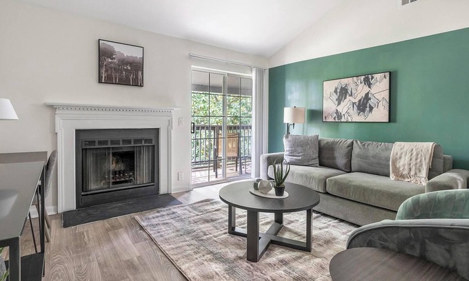 Green Hills Apartamento | Landing | Amazing 1BD, Courtyard, Gym