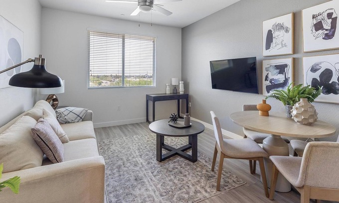 Maryvale Village Apartamento | Landing | Stunning 2BD, Yoga Studio, Pool