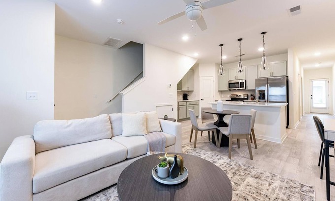 Wilmington Apartamento | Landing | Stunning 3BD, Yoga Studio, Gym