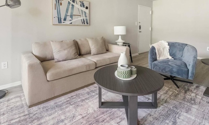 Greenbelt Apartamento | Landing | Stylish 2BD, Gym, Pool