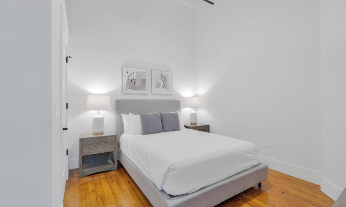 Greenville Apartamento | Landing at The American Spinning Mill - 2 Bedro...