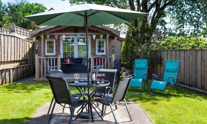Cornwall Cabaña | Landlord's Cottage - a beautiful cottage that sleeps 4 guests in 2 bedrooms