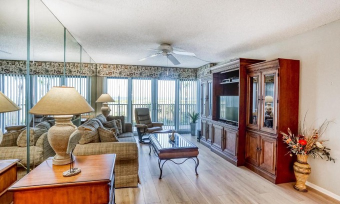 Sand Key Casa | Landmark Towers 203