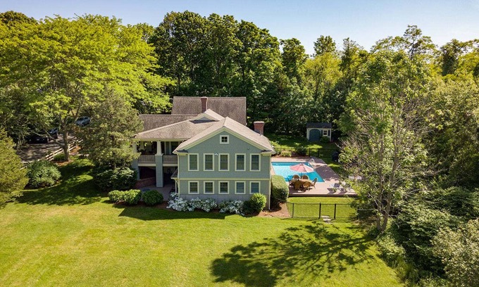 West Barnstable Casa | 5+ Acre, Resort-Reunion Estate Capacidad para 16 personas en dos casas. Gran piscina climatizada, 059-WB