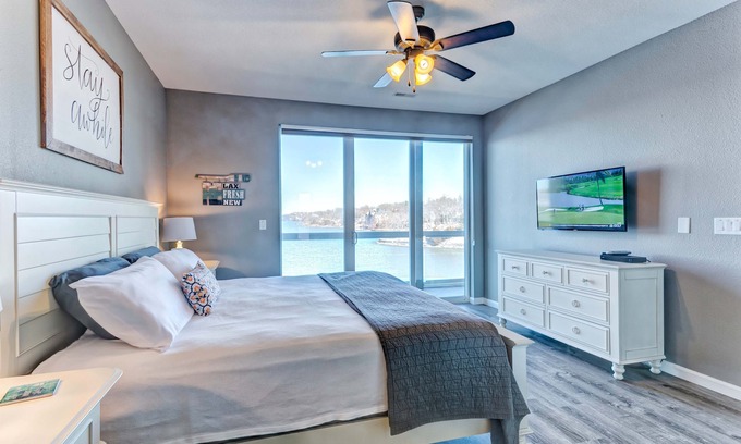 Osage Beach Condominio | Refrescante condominio de nivel sin cita en Lands End, vistas impresionantes, deslizamiento gratuito de 3bd / 2Bath *