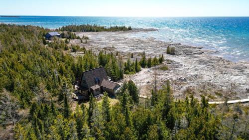 Tobermory Casa | Lands End Private Lakeside Escape