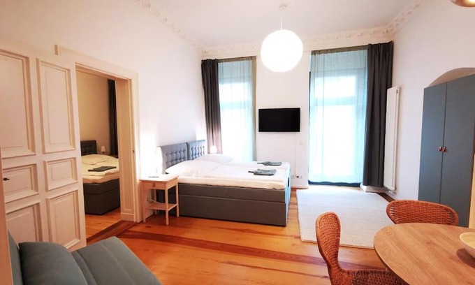 Schoeneberg Apartamento | LANG Li by ROCKCHAIR Apartments l SUPERHOST Status l 2 Bedrooms Boxspringbeds in City Center - Cozy Family & Business Flair welcomes you!