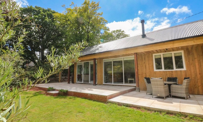 Broadwoodkelly Cabaña | LANGDALE BARN, pet friendly, with open fire in Sampford Courtenay