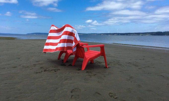 Langley Casa | Langley Beach House - 5 bedroom waterfront home in downtown Langley!