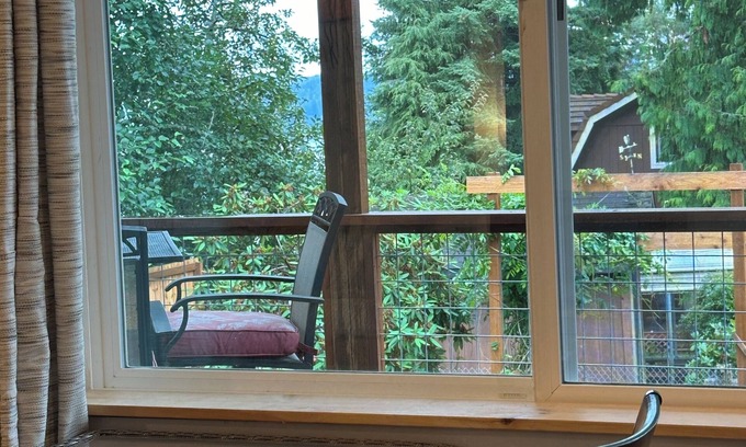 Langley Apartamento | Langley Private Guest Suite Getaway with Deck overlooking Holmes Harbor