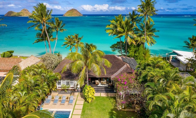 Lanikai Casa | Lanikai 5 star LUXURY PRIVATE OCEANFRONT, steps into the sea, pool, spa!