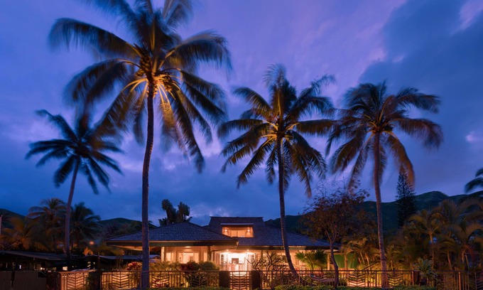 Lanikai Casa | Hale Mokulua ~ 5 bd w / piscina privada y spa ~ Pasos a la playa de Lanikai ~ 3 espacios de estar
