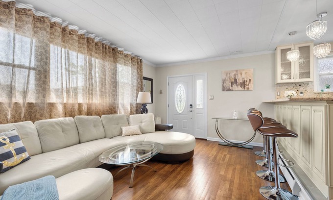 Lansdale Casa | Lansdale: Work, Rest, Explore
