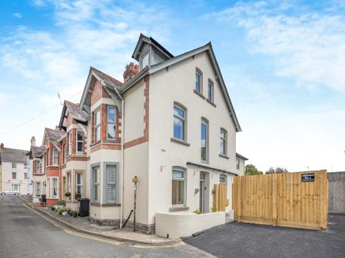 Brecon Casa | Lansdowne House