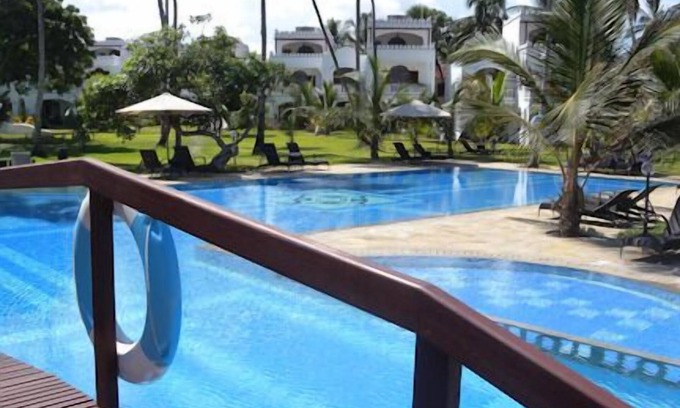 Galu Beach Hotel | Lantana Galu Beach