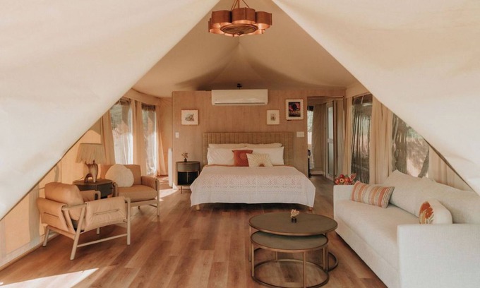 Johnson City Chalet De Esquí | Lantana - Luxury Glamping Tent