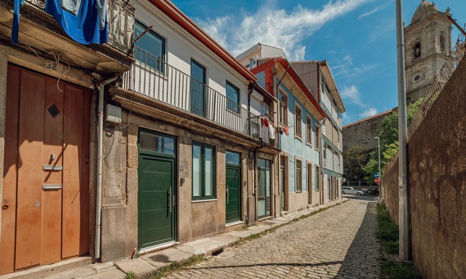 Lapa Apartamento | Lapa Stylish Apartment B With Terrace by Vacationy