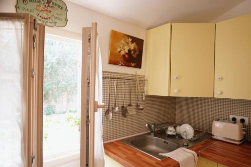 Montfavet Apartamento | LaPetite Maison Abigail, Peaceful home in Avignon