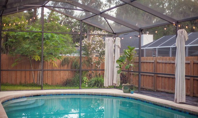 St. Johns Bluff Casa | Lapin House - Charming & fun with pool & pool table