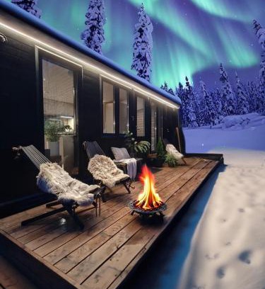 Kolari Chalet De Esquí | Lapland Riverside Cabin 1 VADELMA, Ylläs, Tiny Home with Sauna, Fireplace, Terrace, BBQ, Wifi, Ski, Fishing, Pets OK