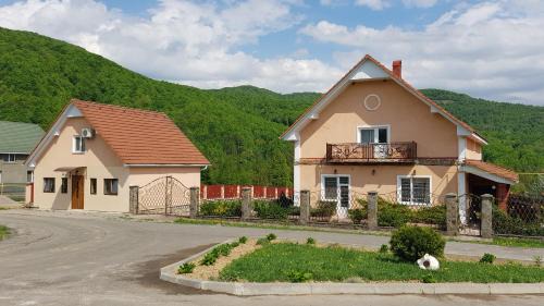 Solochyn Casa | Lara