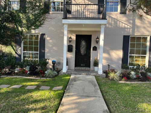 Bellaire Apartamento | Larch House