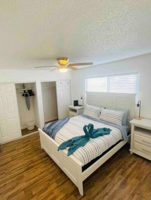 Ocean Beach Apartamento | Large 1 Bdr steps to Beach + Parking (Catalina)