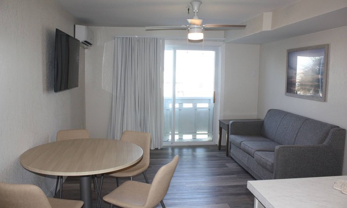 North Redington Beach Condominio | Large 1 Bedroom Condo in Beachfront Property