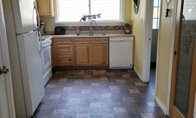 Twin Falls Casa | Large 1 bedroom Close to Perrine Bridge, shopping, resturants.