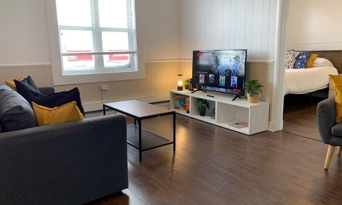 Moose Jaw Apartamento | Large 1-bedroom Condo l Downtown l WiFi & Smart TV