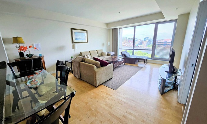 West End Apartamento | Large 1 Bedroom In West End, right by MGH, MIT, Harvard, parks... W/D in suite