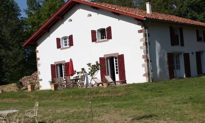 Saint-Jean-Pied-de-Port Villa | Gran casa vasca del siglo XVIII restaurada de 16 a 20 personas.
