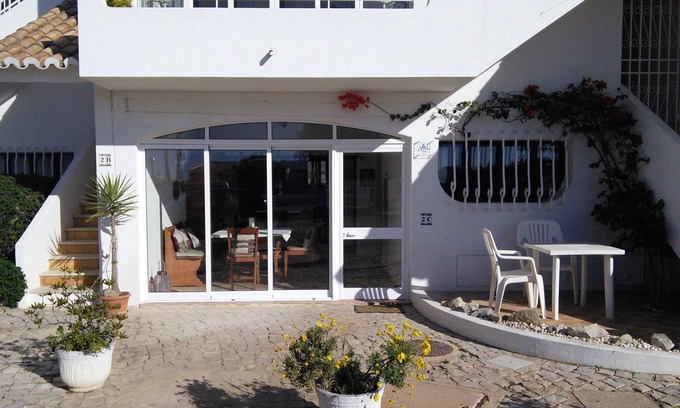 Mato Serrao Apartamento | Amplio apartamento en planta baja con piscina comunitaria, cerca del pueblo y la playa