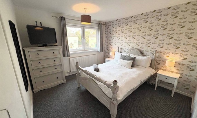 Hereford Casa | Spacious 2 double bed city home with sofa bed