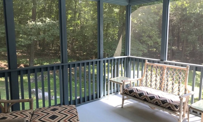 Glendale Casa | Large 3-bedroom house with WiFi and AC in Great Barrington