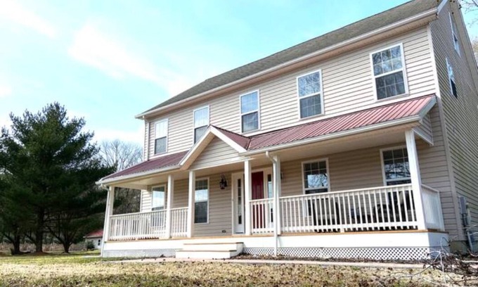 Harbeson Casa | Large 3 Bedroom Colonial 15 miles from Rehoboth Beach