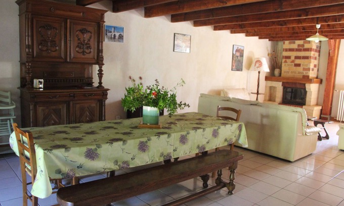 Sarrazac Casa | casa de campo con una gran piscina cubierta en el Causse du Lot en el campo, tranquilo
