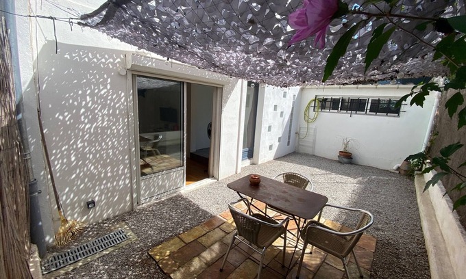 La Chamberte Apartamento | Large 38m2 studio + 25m2 courtyard including Netflix