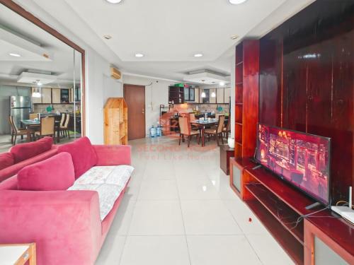 Setiabudi Apartamento | Large 3BR Rasuna Apt with Pool & Wi-Fi by 2ndHome