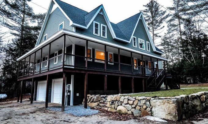 Bristol Casa | Large 4 bdrm Family home, sleeps 10! 12ft family dining table.