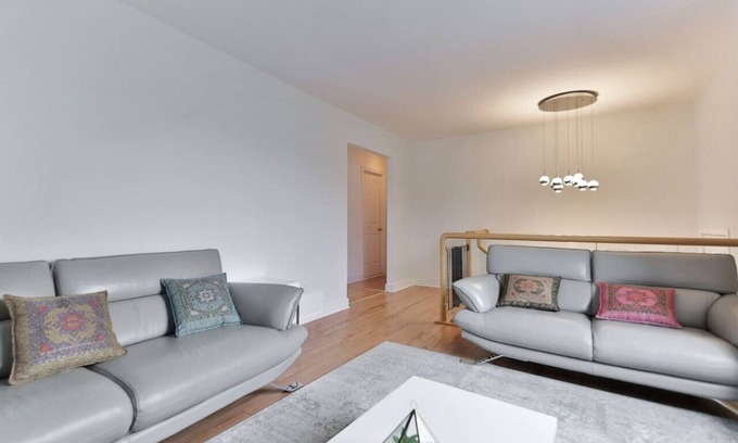 Saint-Hubert Casa | Large 4 Bed House - 25mn from Montreal