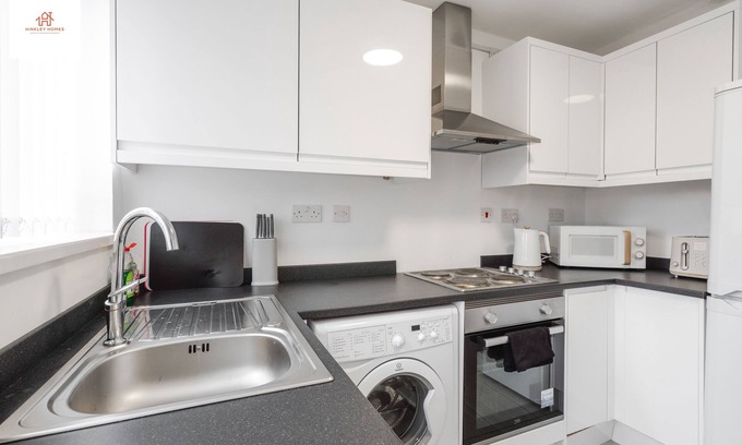 Liverpool Casa | Large 4 bedroom house- Liverpool