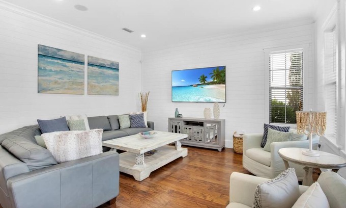 Villa Lago Casa | Large 4 bedroom with bunk room and 2 golf carts!